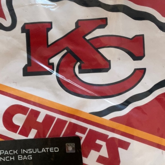Kansas Chiefs NFL Men’s FOCO Clogs Size Large (11-12) 12Pack Insulated Lunch Bag - Picture 11 of 11